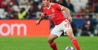 Ман Юнайтед се интересува от халф на Бенфика