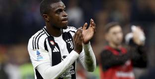 Ман Юнайтед проявява интерес към защитник на Юве