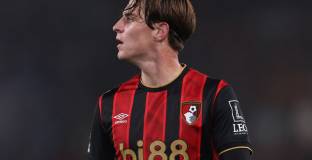 Ман Юнайтед проявява интерес към халф на Борнемут