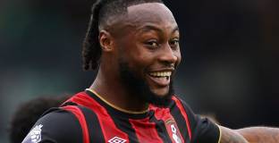 Ман Юнайтед се опитва да изпревари Ливърпул и Арсенал за Семеньо