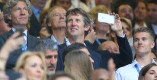  Ман Юнайтед предложил длъжност на Ван дер Сар