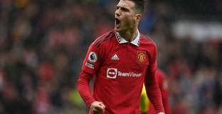 Ман Юнайтед удължи договора с Дало