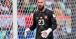 Ман Юнайтед се интересува от вратар на Торино 