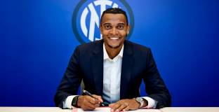 Аканджи премина в Интер
