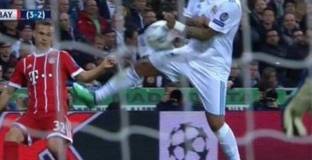 Боатенг: Това не е дузпа? Хайде де...