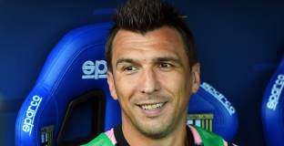 Манджукич пристигна в Италия, за да подпише с Милан