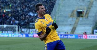 Юве с три на гости на Болоня (видео)