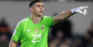 Челси се връща за Мартинес?