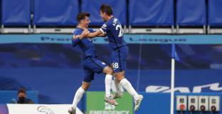 Челси си свърши работата с Уулвс