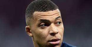 Майката на Мбапе: Казах му, че ПСЖ е близо до спечелване на ШЛ