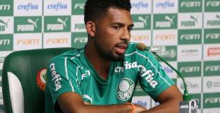 Барса води преговори за полузащитник на Палмейрас