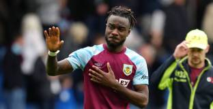   Евертън работи над трансфера на Корне