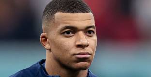 Мбапе ще получи 100 млн., ако остане в ПСЖ