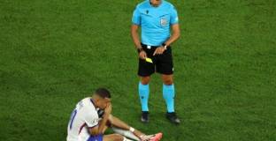 Мбапе ще тества маската преди мача с Нидерландия 