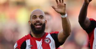 Мбемо съгласува личния си договор с Ман Юнайтед