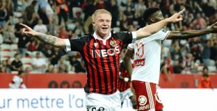 Ман Юнайтед се свърза със защитник на Ница