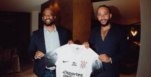 Депай стана играч на клуба Коринтианс