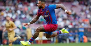 Барса е искала да включи Депай в сделката с Кунде