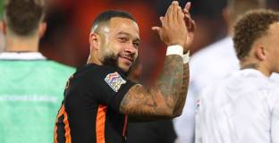  Депай е само на осем гола от постижението на Ван Перси 