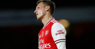 Йозил: Оставам в Арсенал до края на договора си 