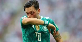 Баща: Ако бях Месут, щях да напусна