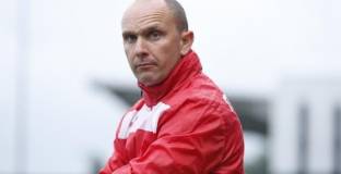 Палас отстрани главата на академията, опитал се да си вземе душ с играчите