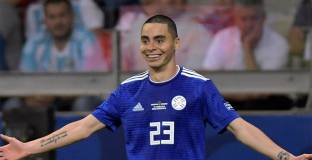 Играч на Нюкясъл носи победата на Парагвай над България в контрола (видео)