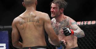 Си Ем Пънк с втора загуба в UFC, бившият кечист е в болница