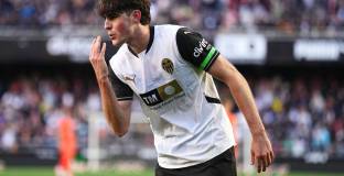 Милан работи по трансфера на испански младежки национал 