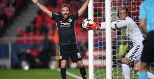 Юнайтед и Челси задържаха първите места