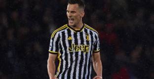 Ювентус продължи с Милик