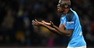 Спортният министър на Нигерия защити Осимен 