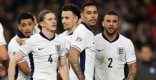 Англия с класика в Гърция