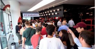 Фенове на Милан масово купуват билети за мача с Университатя 