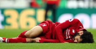 Ливърпул отново победи късно, но загуби Салах (видео)
