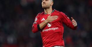 Ман Юнайтед и Нюкасъл се наредиха на опашка за бек на Брентфорд