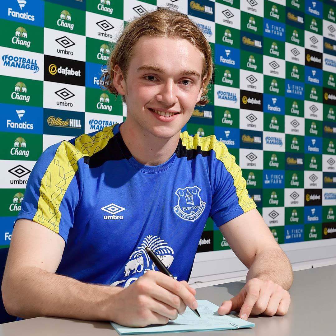 Евертън продължи договора си с 18-годишен 
