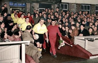 13.12.1954 г. ТМ. Уулвс - Хонвед 3:2. Райт и Пушкаш извеждат отборите на терена.