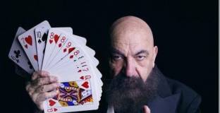 Известен фокусник: Пускайте SMS-и за Левски!