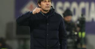 Наполи обяви, че Конте остава