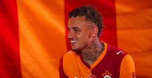 Галатасарай нае крило на Наполи 