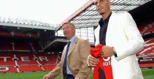 Рио: Облечен в бял костюм. Преди 23 години… 