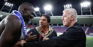 Трима директори на Левски изгледаха победата над Тренчин