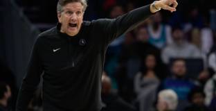 Треньорът на Минесота вероятно е скъсал сухожилие 