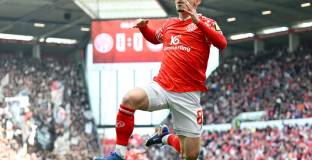 Небел изведе Майнц до нов триумф в дербито с Айнтрахт