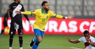 Бразилия удари Перу, а Неймар изпревари Роналдо по голове