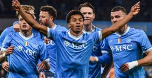 Наполи победи Аталанта и оглави класирането (видео)