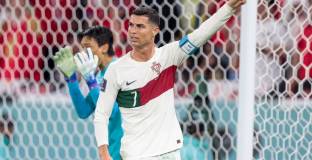 Невил: Роналдо рискува да замъгли кариерата си