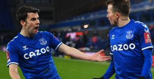 Евертън отстрани Тотнъм в зрелищно голово шоу (видео)