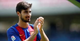 Трансферът на Андре Гомеш в Тотнъм се провалил заради Барса